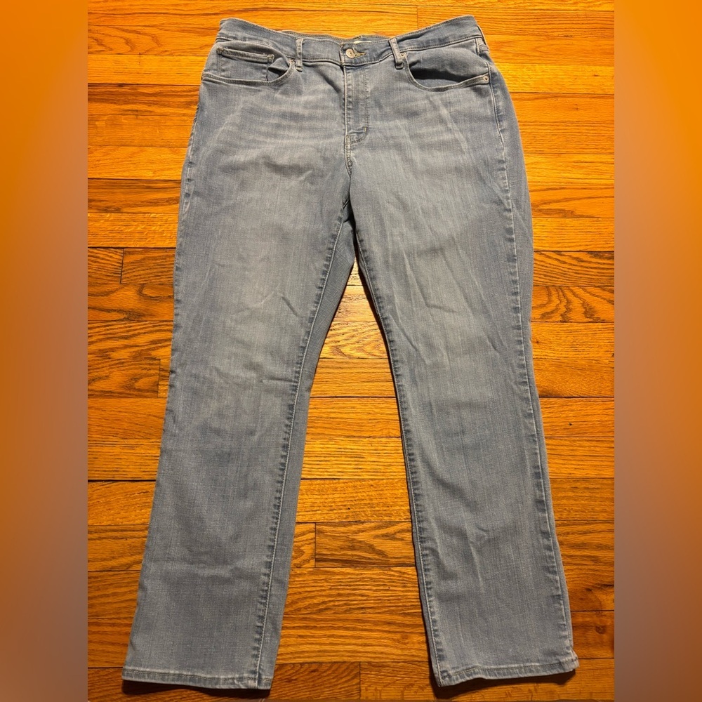Levi's Women's Light Blue Straight Leg Jeans